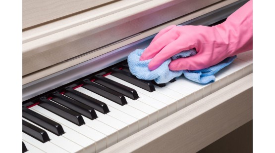 Làm thế nào để làm sạch một cây đàn piano kỹ thuật số mà không gây hư hỏng?