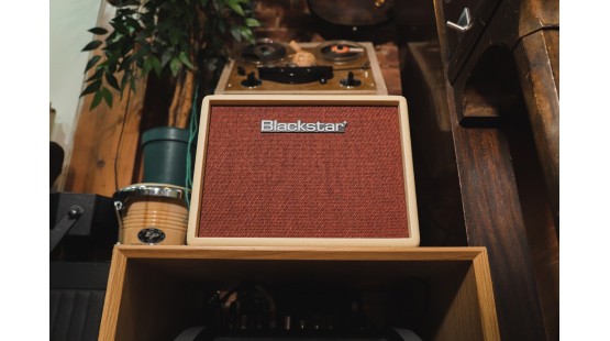 BLACKSTAR DEBUT 15E - AMPLIFIER DÀNH CHO TẬP LUYỆN MANG PHONG CÁCH CỔ ĐIỂN