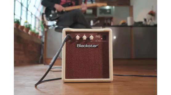 Debut Blackstar: Tối giản nhưng đa dạng