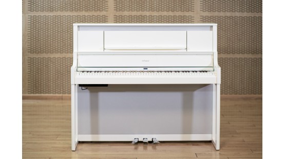 Roland LX-9 là một cây concert grand piano pha lẫn sự hiện đại của công nghệ