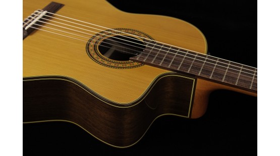 Takamine TC132SC - Cây đàn guitar classic 