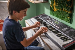 Roland E-X10: Keyboard nhỏ gọn cho giảng dạy và học tập