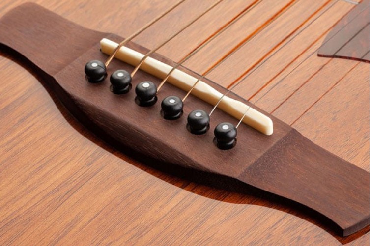 Ngựa đàn guitar là gì và vai trò của nó