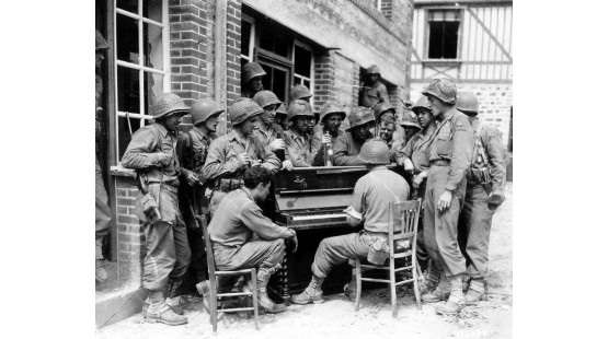 Khi đàn piano xuất hiện trong chiến tranh