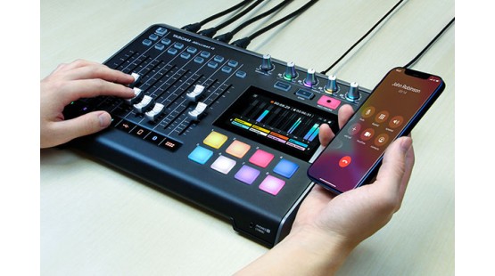 Tascam Mixcast 4: Mixer digital phòng thu dành cho nhà sản xuất podcast
