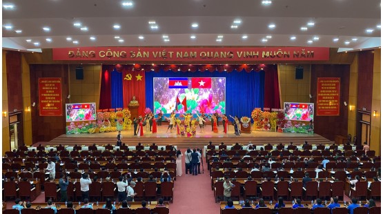 Ekip Âm Thanh - Ánh Sáng Công ty Cổ Phần TM-DV-SX Việt Thương đồng hành cùng buổi họp mặt kỷ niệm 55 năm ngày thiết lập quan hệ ngoại giao Việt Nam - Campuchia