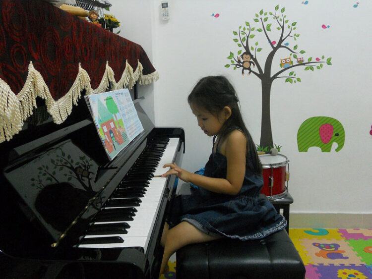 Học đàn piano cho bé 4 tuổi - Giải đáp những thắc mắc thường gặp