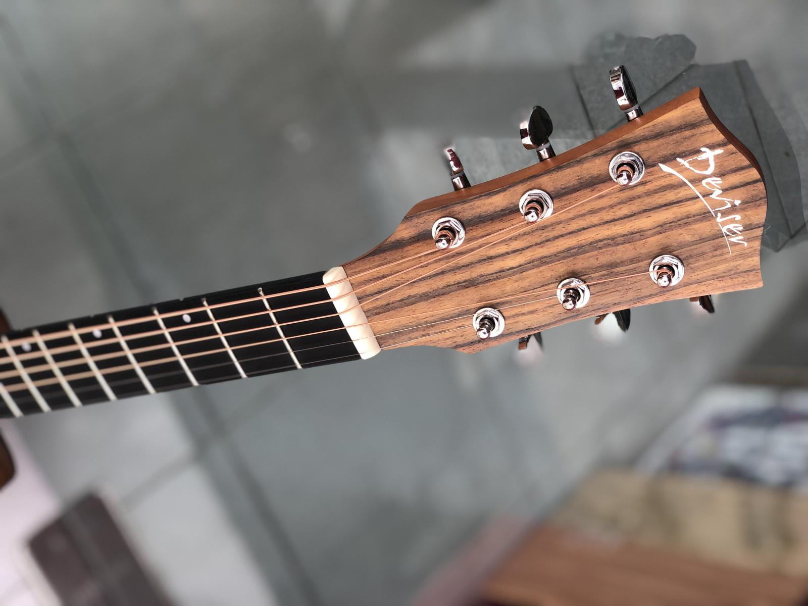 Sáng tạo và tinh tế là phong cách của guitar deviser Nhật Bản. Chúng tôi mang đến cho bạn những guitar đẹp, tốt và chất lượng cao, giúp bạn có những trải nghiệm âm nhạc tuyệt vời. Hãy khám phá và lựa chọn cho mình một sản phẩm guitar ưng ý để thỏa mãn đam mê của bạn.