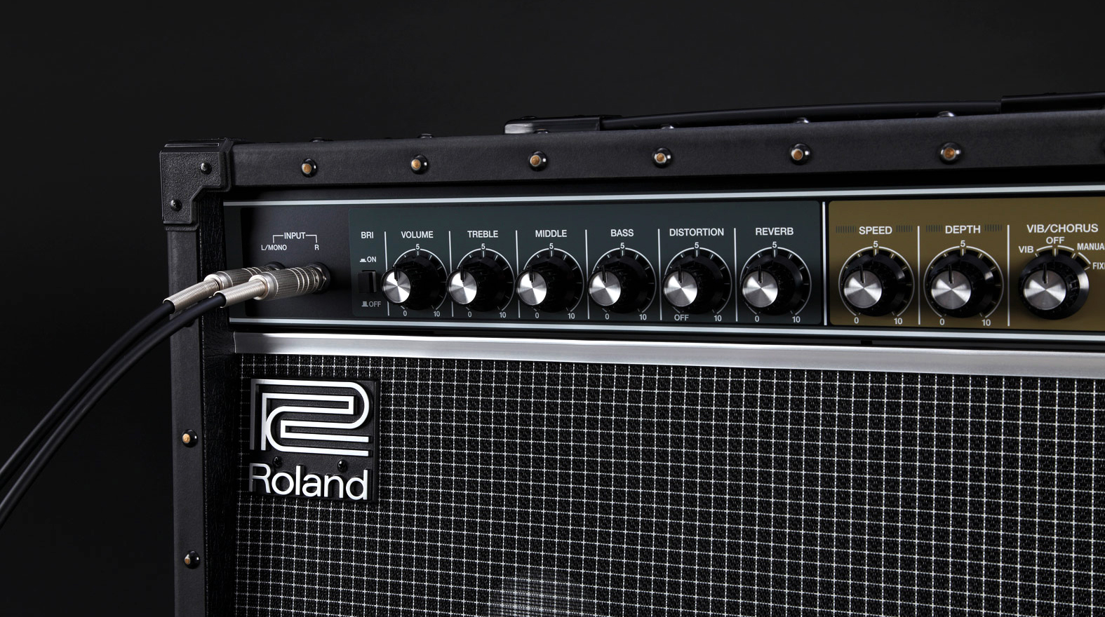 Roland JC-40: Mẫu amplifier tiếng clean huyền thoại cho guitar điện.