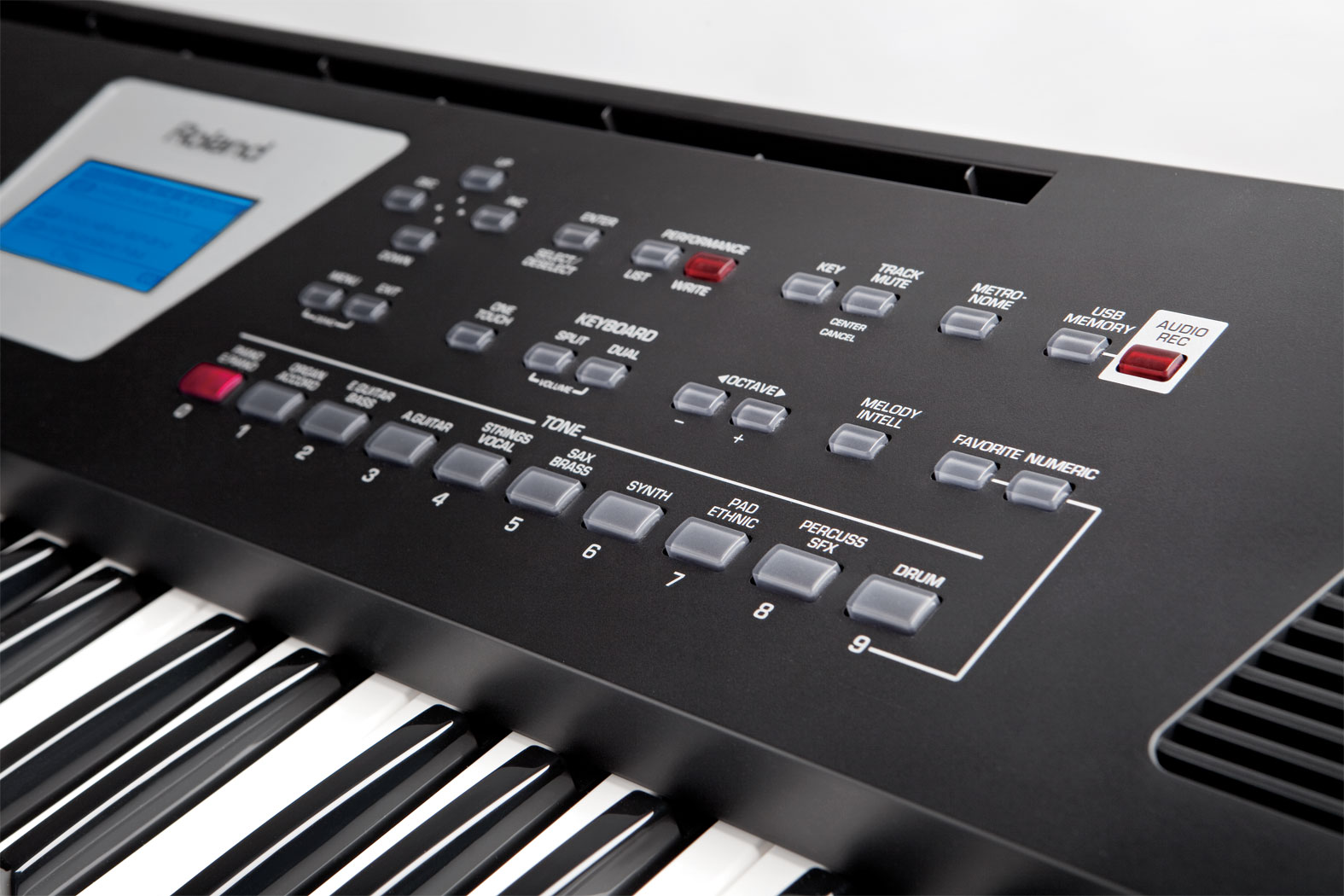 Đàn Organ Roland BK3 năng động, tiện lợi, bàn phím khép kín với hệ thống âm thanh được xây dựng với chất lượng cao.