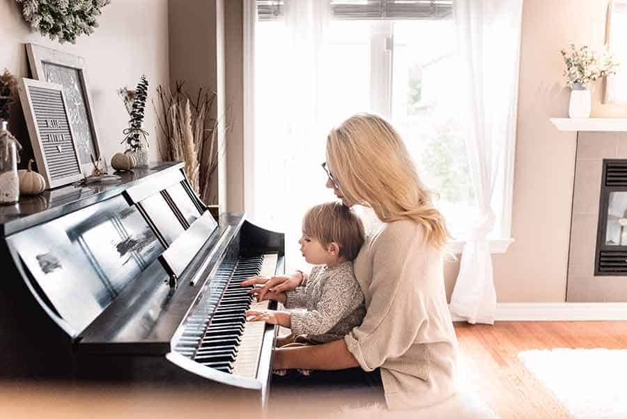 Làm thế nào phụ huynh có thể hỗ trợ trẻ chơi piano?