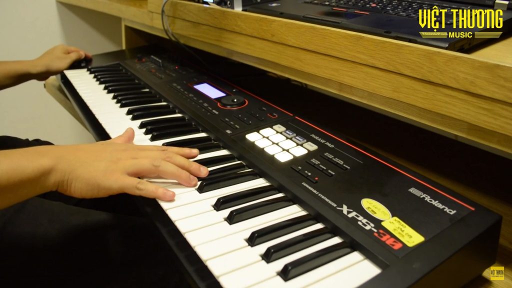 Roland XPS-30 - Synthesizer Keyboard cho ban nhạc vừa