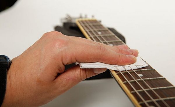 7 cách bảo quản guitar acoustic tốt nhất
