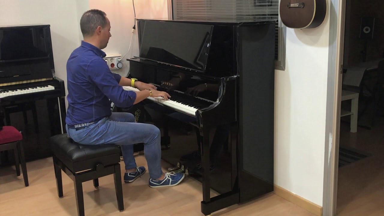 Cuối năm – thời điểm vàng để mua đàn piano cơ