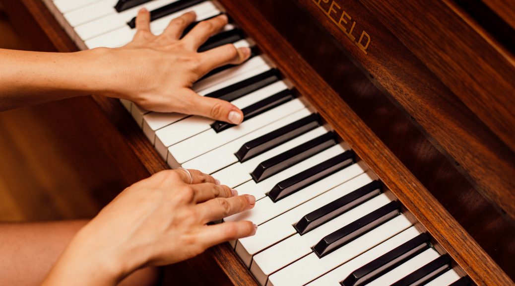 Tự học đàn piano bằng phương pháp học kiến thức cơ bản